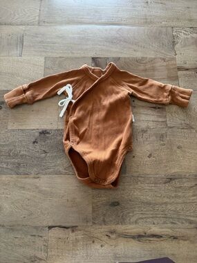 Little Yogi Organic Cotton Rust Wrap-Style Baby One-Piece onesie size 0-6 months